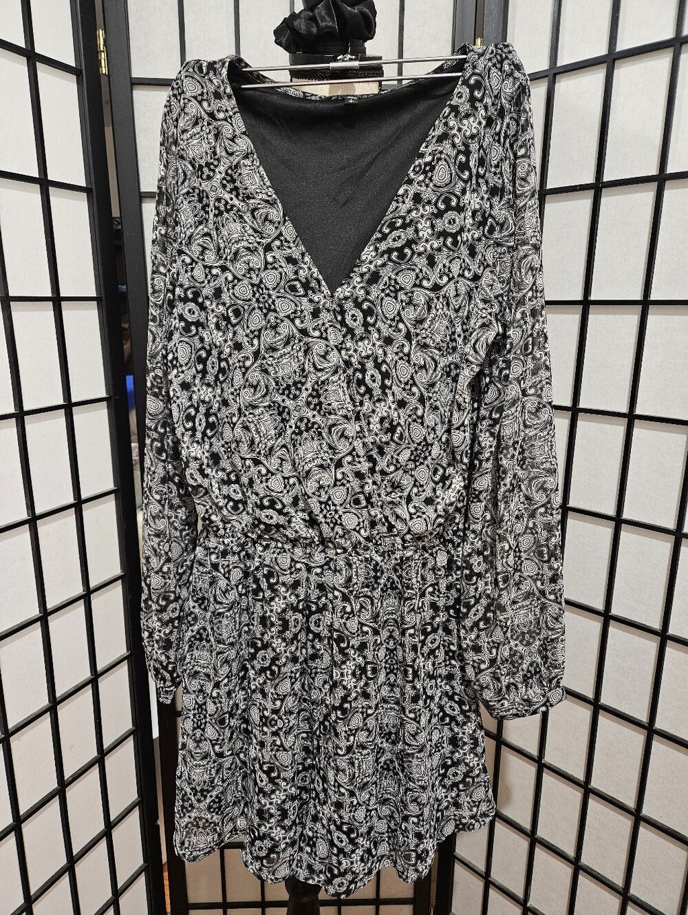 Women's Express Medium Black & Gray  Paisley Romper With Sheer Long Sleeves